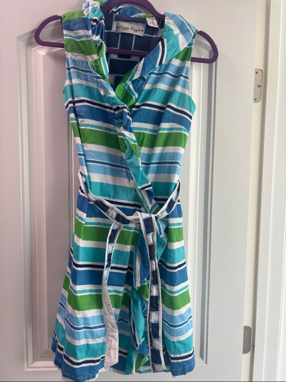 Button dress with tie. M